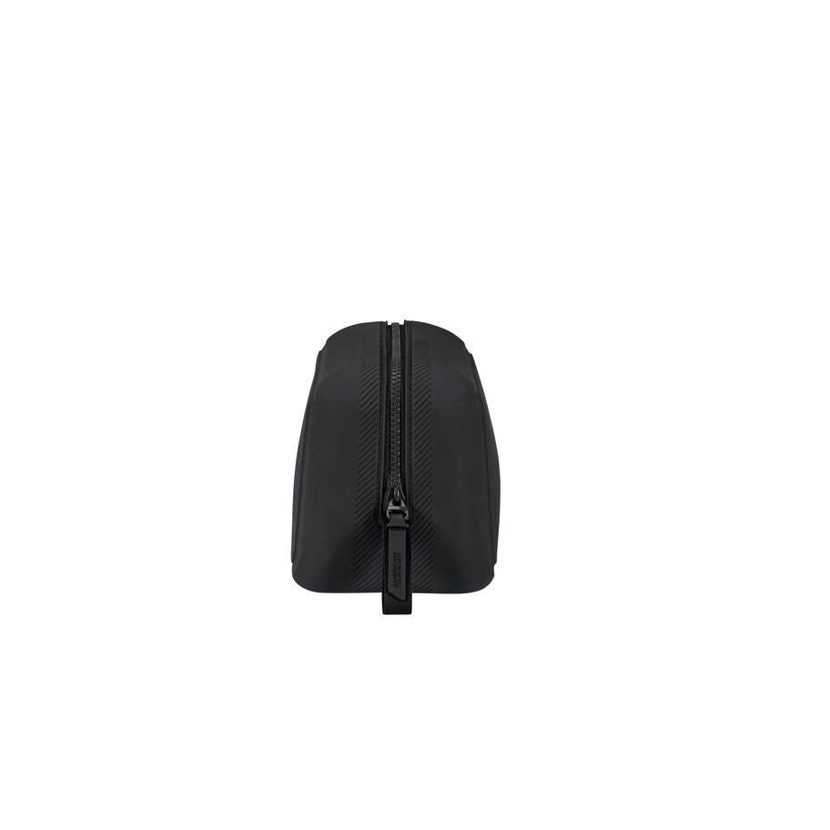 Urban Groove Toiletry Kit in the color Black. image number 2